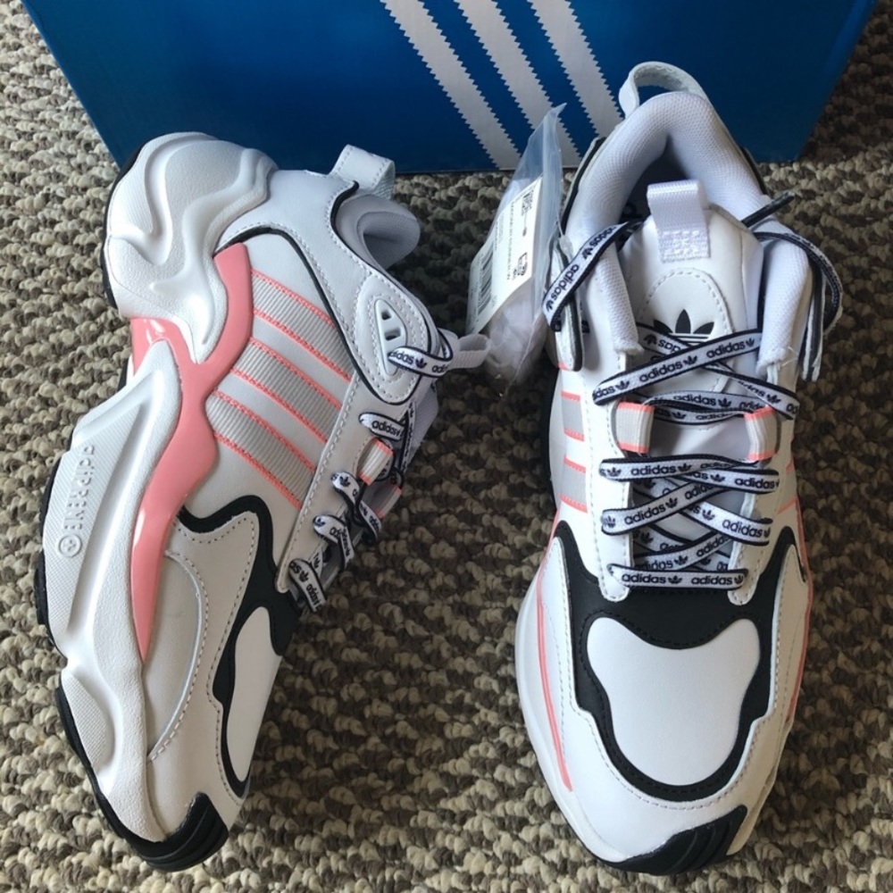 Adidas Magmur Runner Sneaker / 7